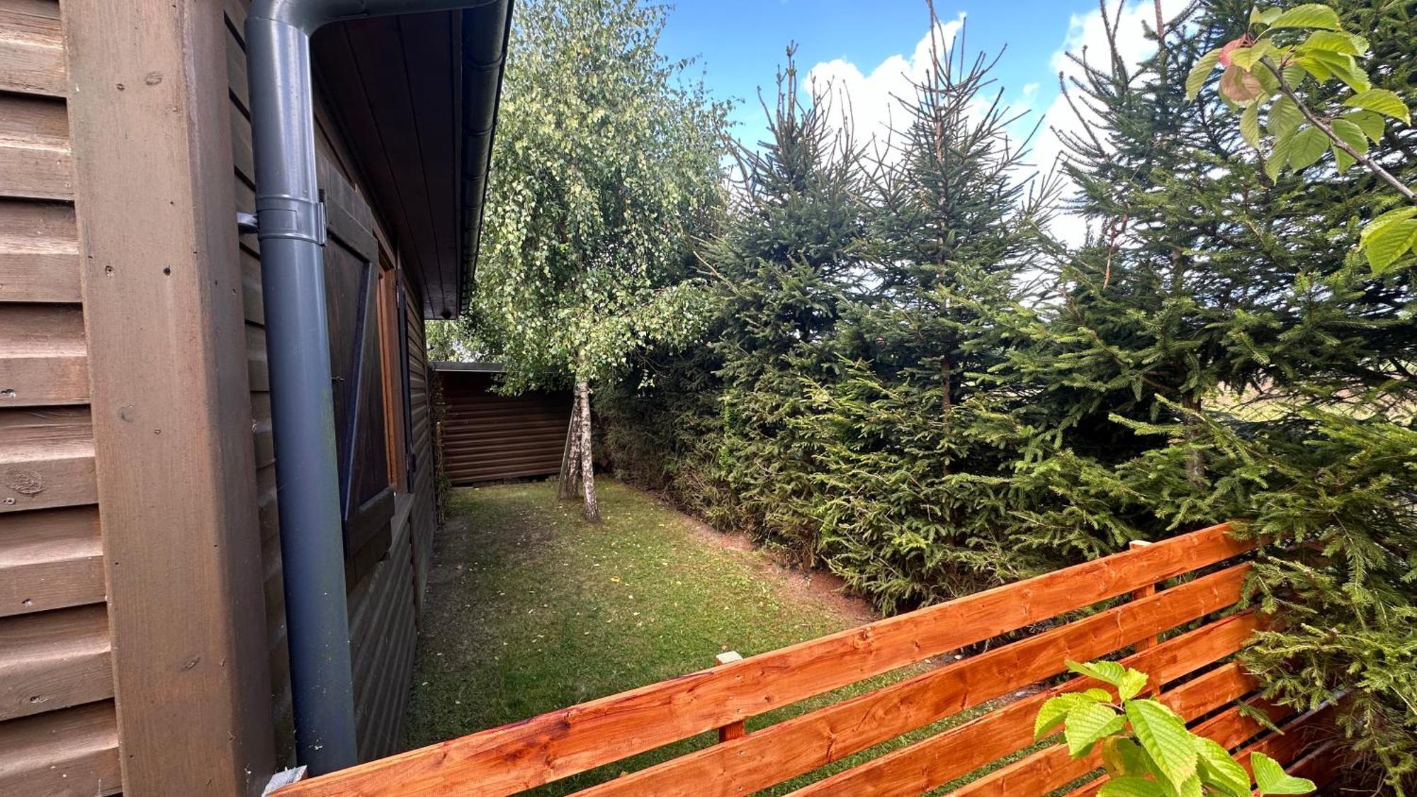 Caloroczne Domki Nad Morzem I Jeziorem Jezierzany Exterior photo